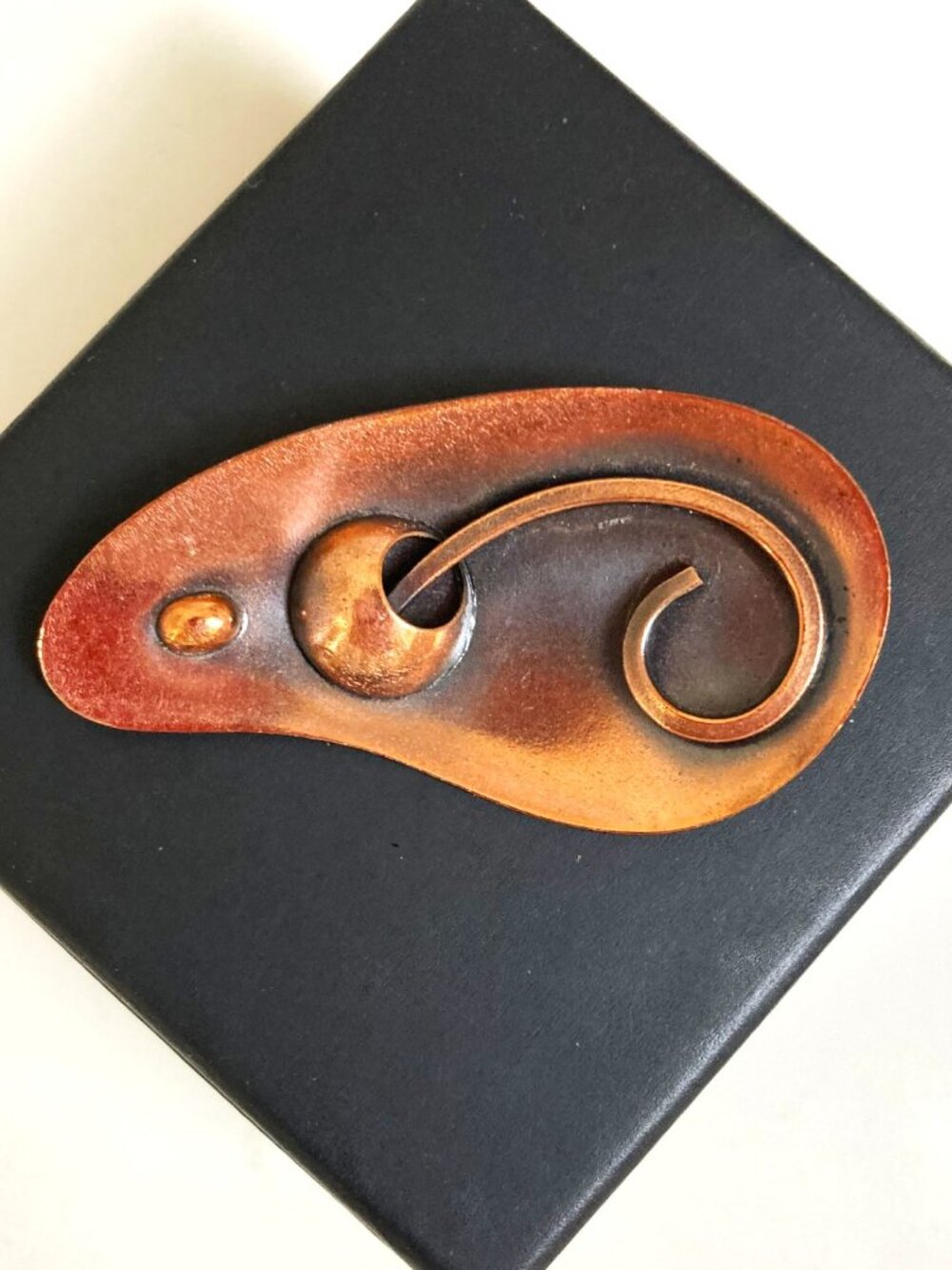Vintage copper palette brooch from Germany
